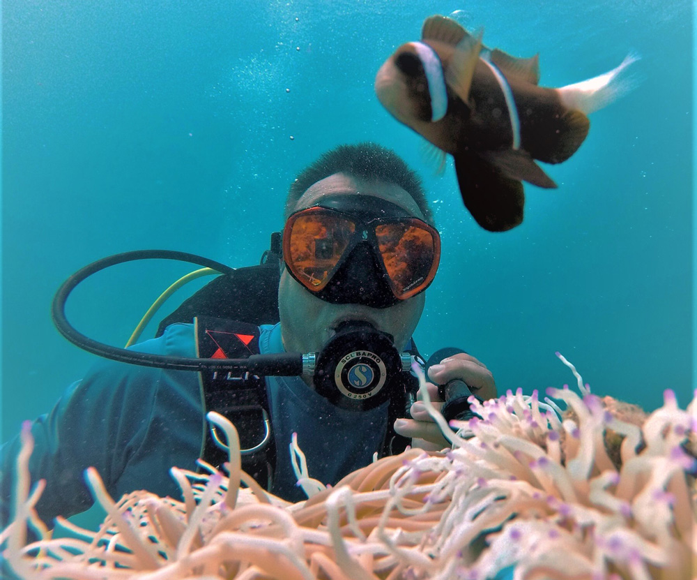 Deep Elite Dive Team Member Edgardo Ochoa using an underwater camera