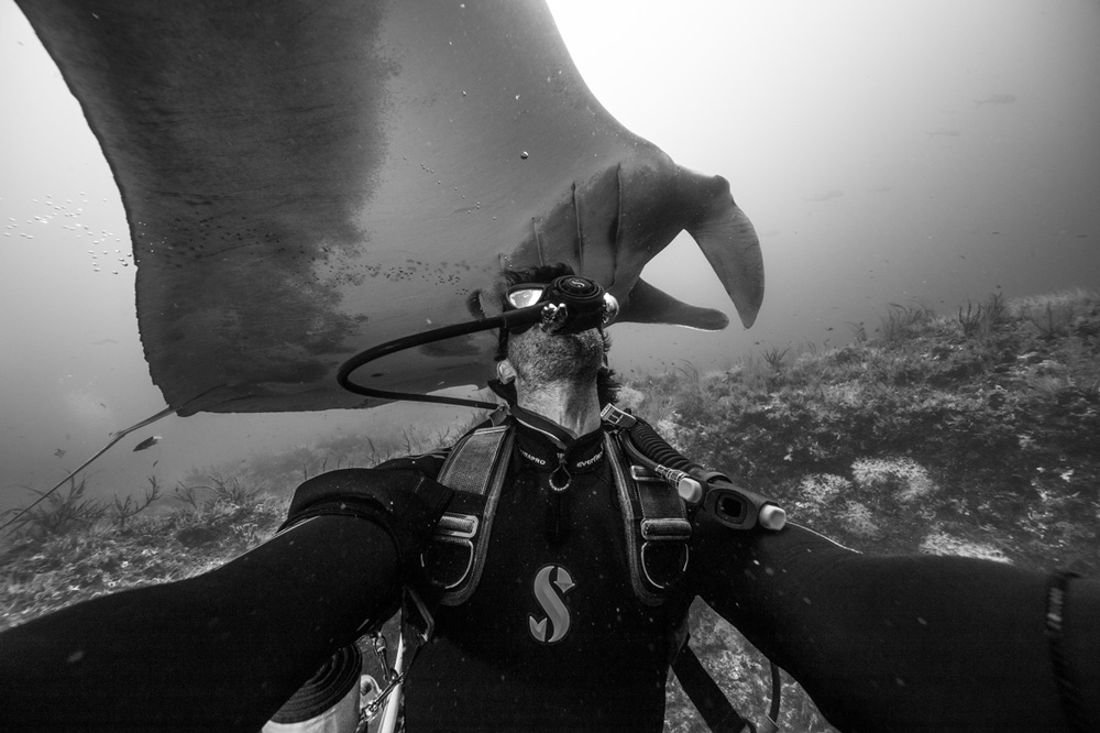 SCUBAPRO Global Dive Team Rodrigo Friscione with a Manta Ray